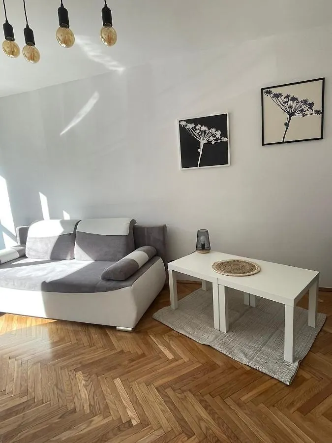 Carmen Apartments4U - Pomorska 82 Gdańsk 0*,